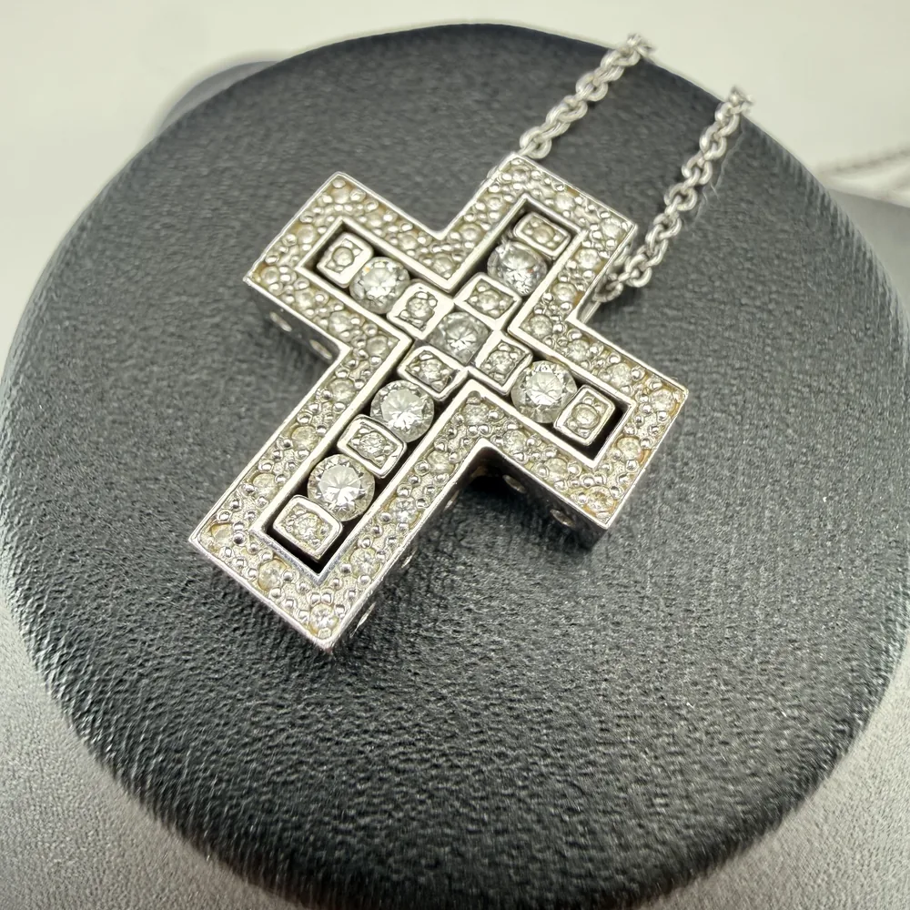 Counterfeit Damiani Belle Époque cross, front pavé setting
